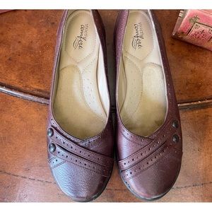 Strictly Comfort Cordovan Leather Walking Shoes in Gently Used Condition 8M